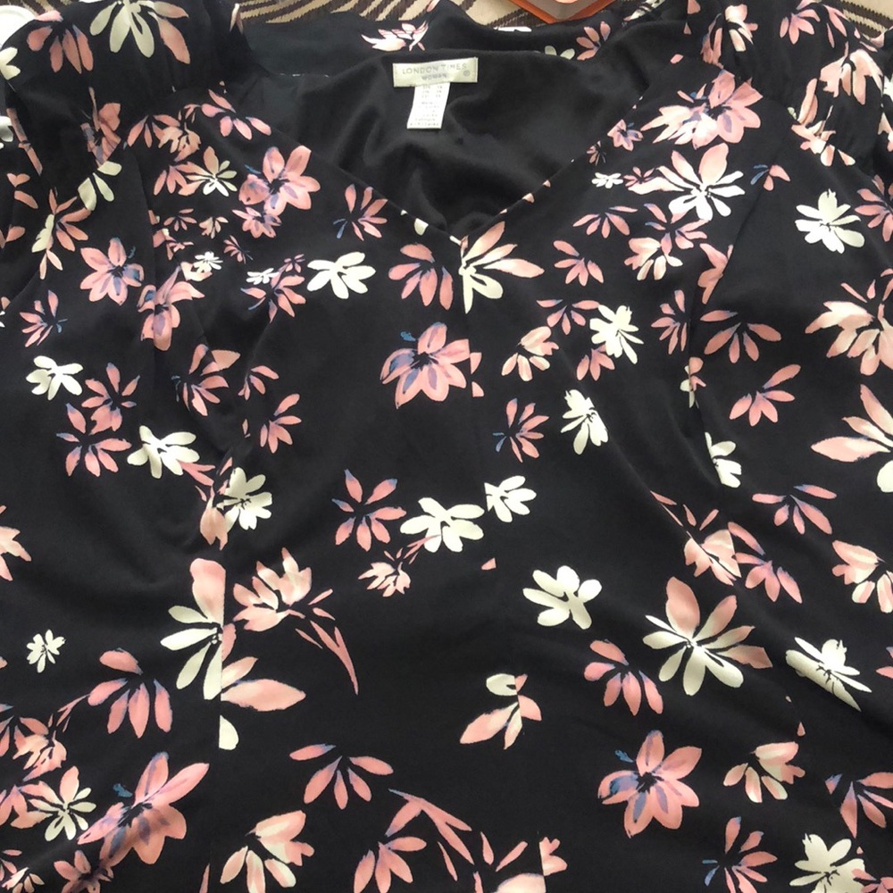 New London Times black with pink and white flowers